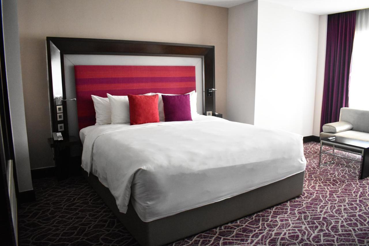 Novotel Yangon Max Kültér fotó