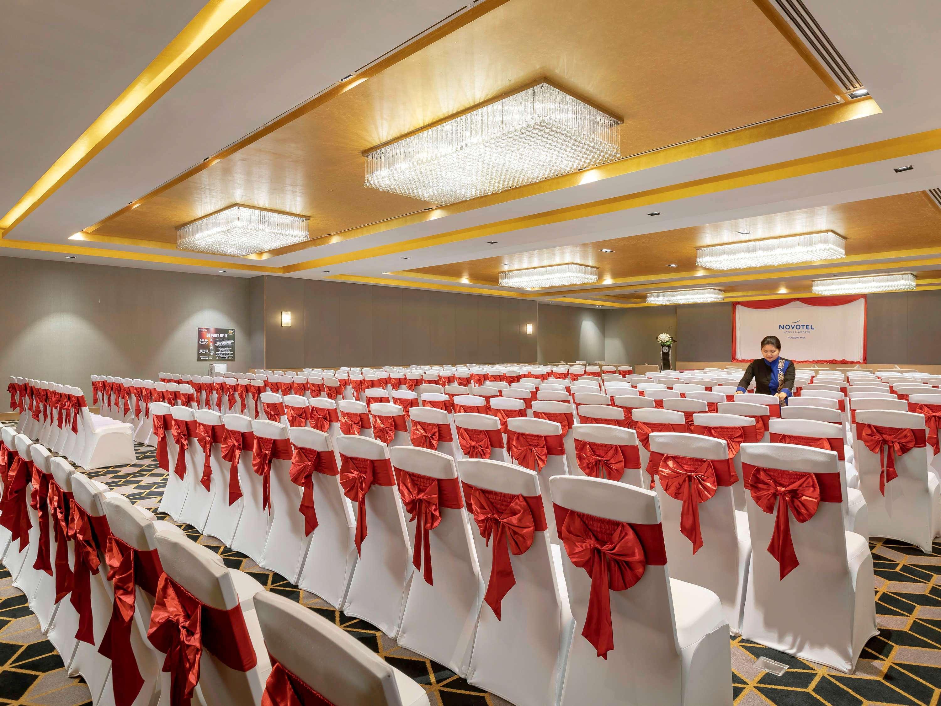 Novotel Yangon Max Kültér fotó
