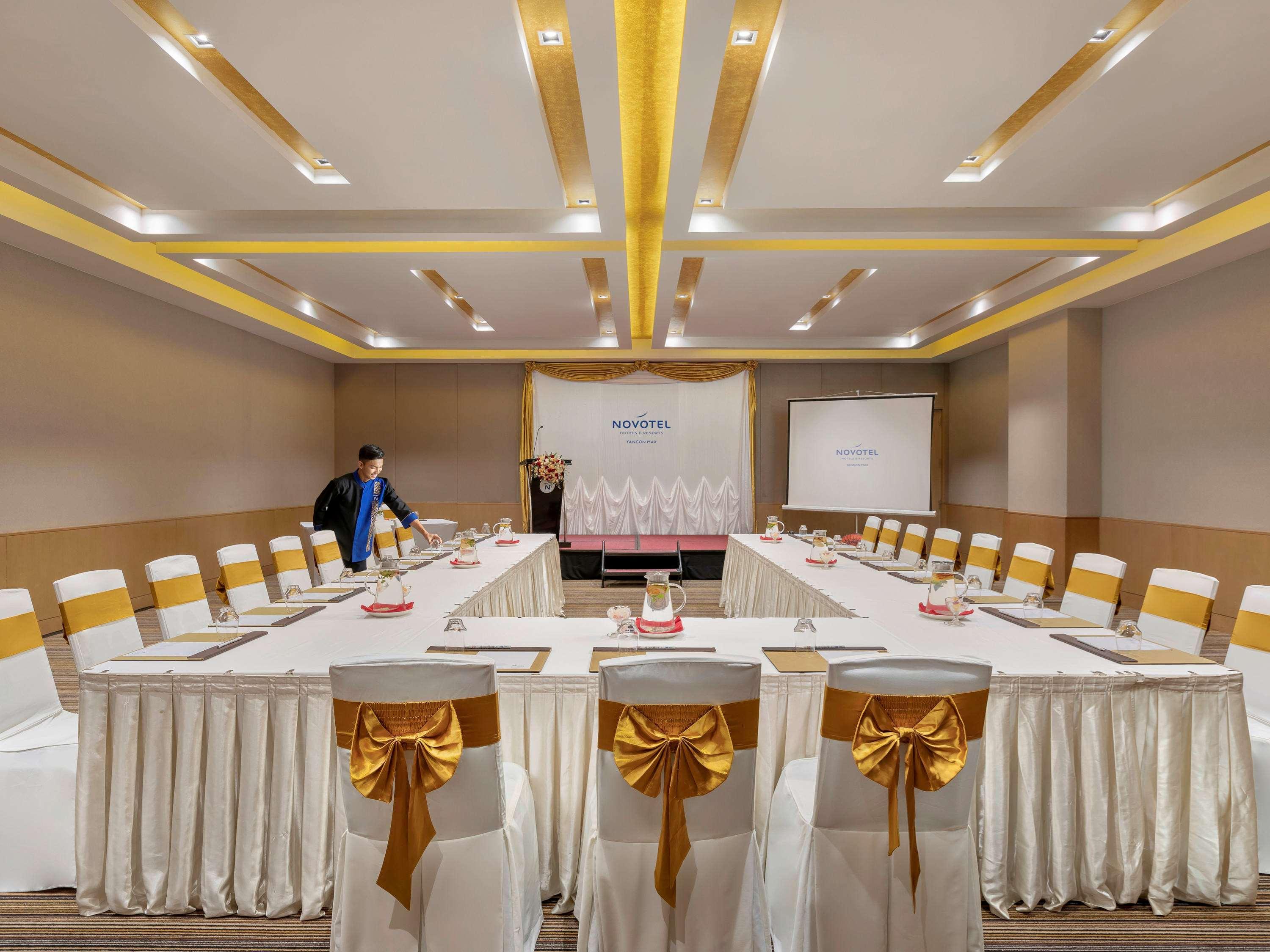 Novotel Yangon Max Kültér fotó