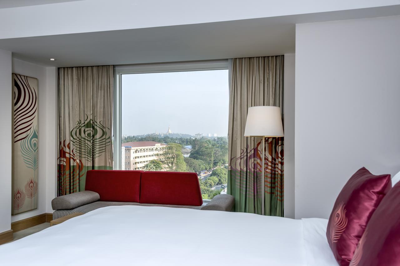 Novotel Yangon Max Kültér fotó