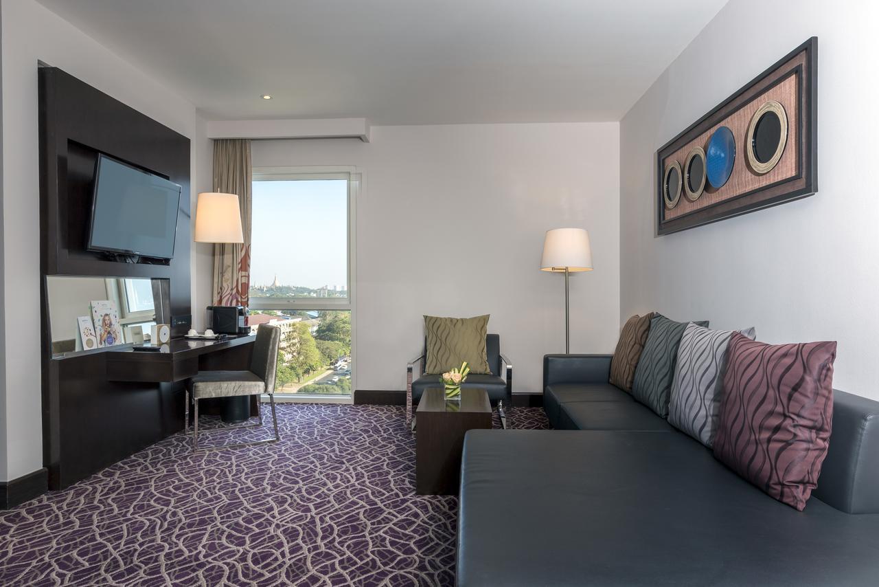 Novotel Yangon Max Kültér fotó