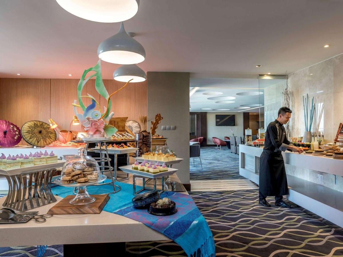 Novotel Yangon Max Kültér fotó